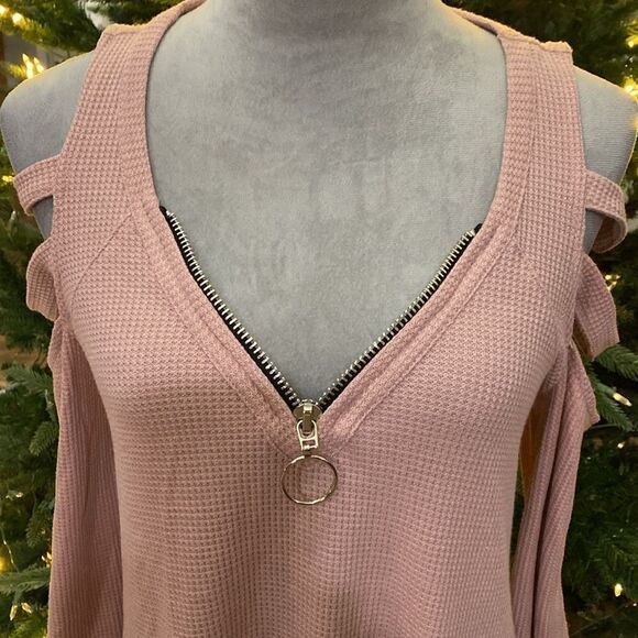 Pink Cold Shoulder waffle material dress with Zipper Detail - Picture 3 of 5